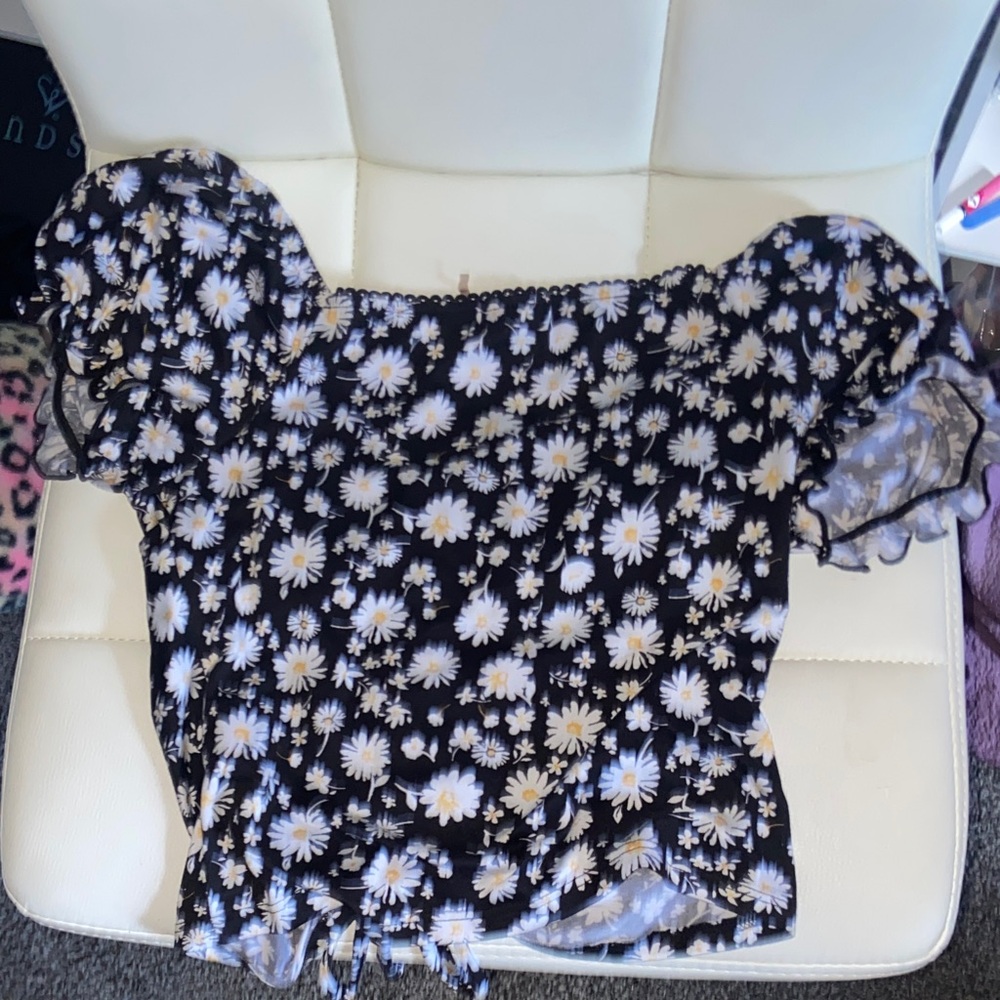 No Boundaries Black and White Floral Blouse - Picture 3 of 4